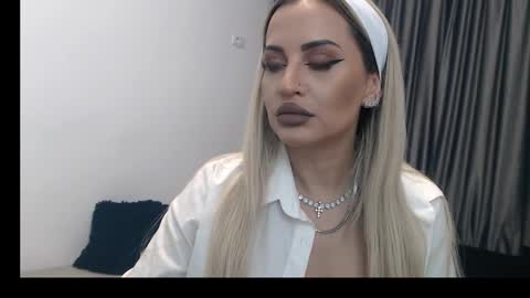 Snapshot of lovelyblondyxxx chatting on February 24, 10:58 pm PrAllinXXXa online show from February 24, 10:58 pm