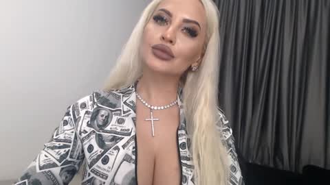 Snapshot of lovelyblondyxxx chatting on January 17, 10:34 pm PrAllinXXXa online show from January 17, 10:34 pm