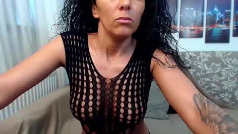 Snapshot of lovelybrowniee chatting on February 26, 9:22 am LovelyBrownie online show from February 26, 9:22 am
