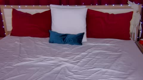 Snapshot of lovelycaroline_ chatting on October 24, 1:56 am Caroline online show from October 24, 1:56 am