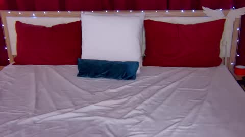 Snapshot of lovelycaroline_ chatting on September 27, 2:30 am Caroline online show from September 27, 2:30 am