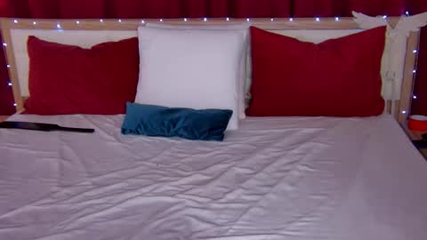 Snapshot of lovelycaroline_ chatting on September 26, 2:20 am Caroline online show from September 26, 2:20 am