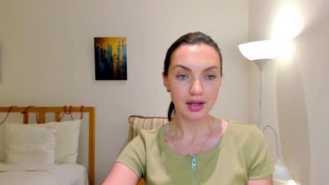 Mia online show from January 3, 1:47 pm