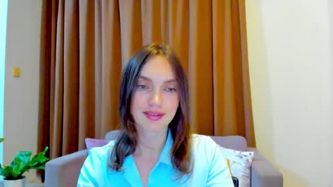 Mia online show from October 10, 10:53 am