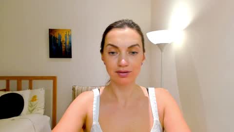 Mia online show from December 21, 1:32 pm