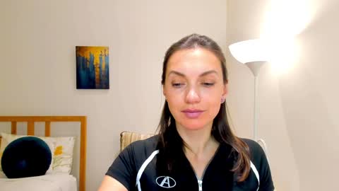 Mia online show from December 20, 9:39 pm
