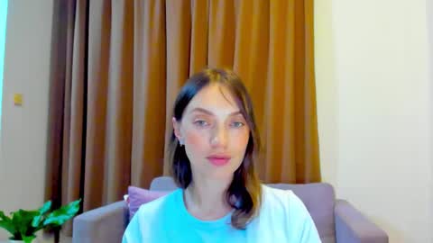 Mia online show from September 25, 1:43 pm