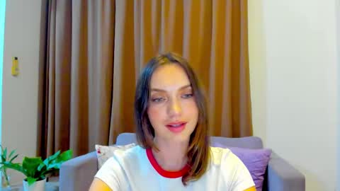 Mia online show from September 20, 1:53 pm