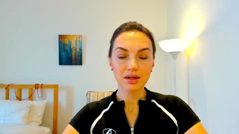 Mia online show from January 7, 10:11 am