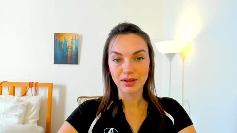 Mia online show from January 6, 11:18 am