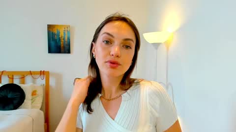 Mia online show from December 25, 9:24 am