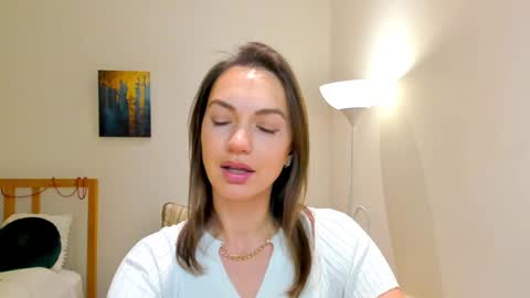 Mia online show from December 30, 1:25 pm