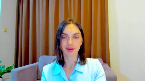 Mia online show from October 22, 10:42 am