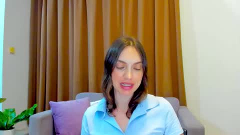 Mia online show from October 14, 10:40 am