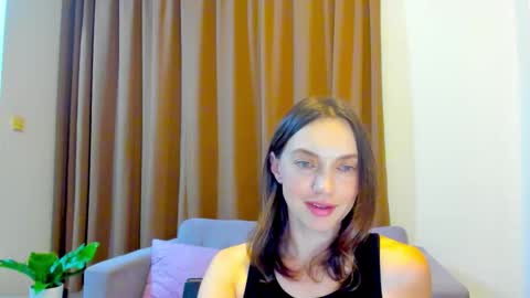 Mia online show from September 17, 12:03 pm