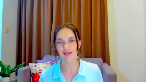 Mia online show from October 28, 11:16 am