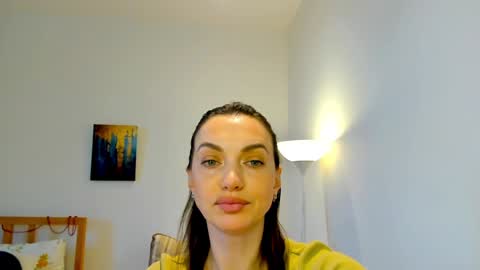 Mia online show from December 24, 12:00 pm