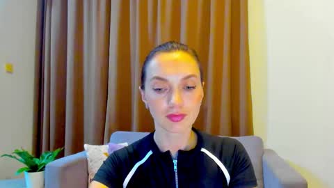 Mia online show from September 21, 3:32 pm