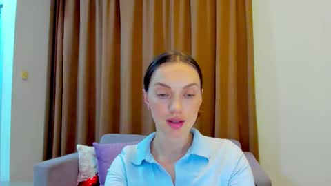 Mia online show from October 21, 10:41 am