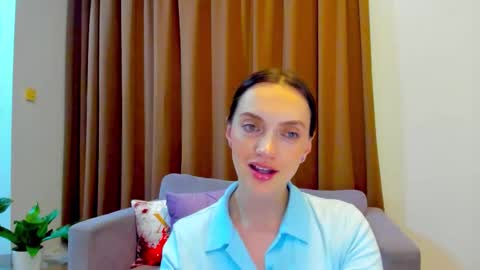 Mia online show from October 15, 11:24 am