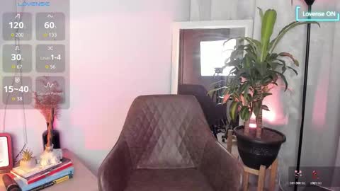 Snapshot of lovelygirl45 chatting on October 30, 2:14 am Valerie online show from October 30, 2:14 am