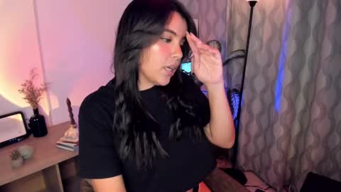Snapshot of lovelygirl45 chatting on December 22, 2:49 am Valerie online show from December 22, 2:49 am