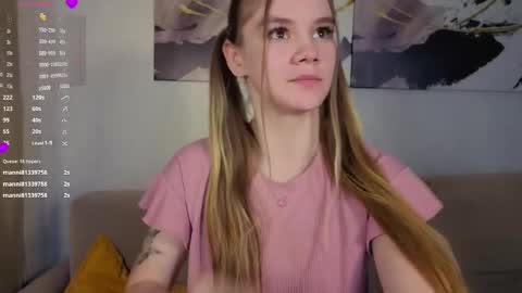 Snapshot of lovelygracee chatting on October 25, 2:03 pm lovelygracee online show from October 25, 2:03 pm