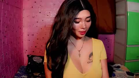 Snapshot of lovelykayleexx chatting on March 11, 2:51 pm ara online show from March 11, 2:51 pm