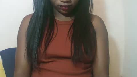 lovelylarra online show from February 4, 11:46 am