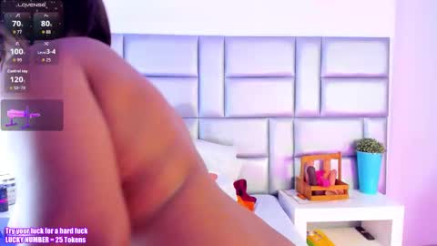 Snapshot of lovelynickyy chatting on October 24, 1:29 pm Nicky online show from October 24, 1:29 pm