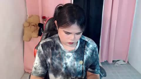 lovely online show from April 16, 11:07 pm