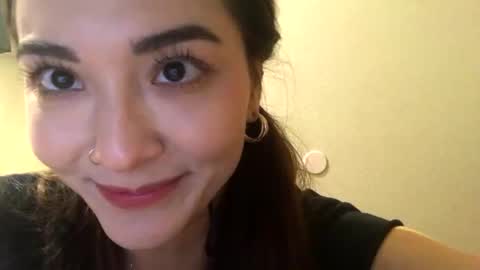 Snapshot of lovelyqueenaria chatting on December 20, 6:35 pm Queen Aria online show from December 20, 6:35 pm