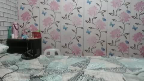 Snapshot of lovelyquey chatting on December 3, 9:45 pm Angelquey online show from December 3, 9:45 pm