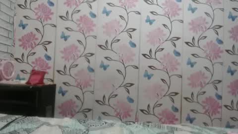 Snapshot of lovelyquey chatting on December 17, 8:43 pm Angelquey online show from December 17, 8:43 pm