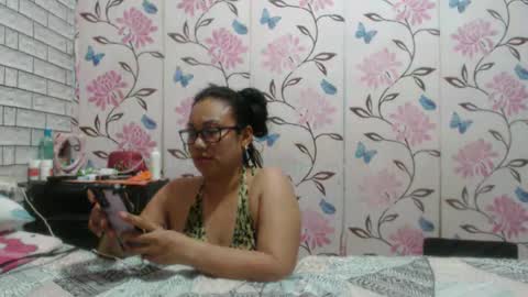 Snapshot of lovelyquey chatting on December 13, 5:27 am Angelquey online show from December 13, 5:27 am