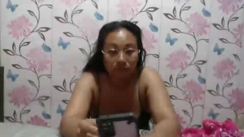 Snapshot of lovelyquey chatting on January 8, 8:39 pm Angelquey online show from January 8, 8:39 pm
