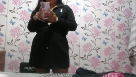 Snapshot of lovelyquey chatting on January 17, 8:44 pm Angelquey online show from January 17, 8:44 pm
