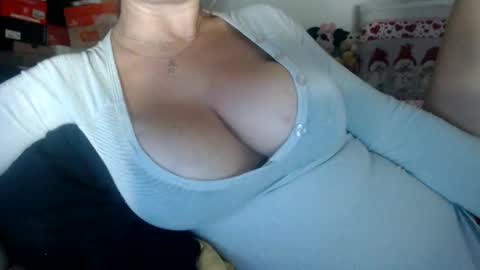 lovelywoman22 online show from December 15, 4:26 pm