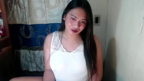 Snapshot of loveyoureign06 chatting on February 3, 2:36 am Ryn online show from February 3, 2:36 am