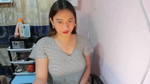 Snapshot of loveyoureign06 chatting on October 16, 5:10 am Ryn online show from October 16, 5:10 am