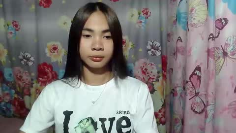 loving_rhean online show from May 1, 10:40 am