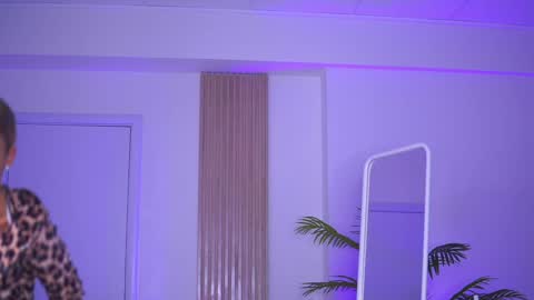 Snapshot of lovingblondie chatting on January 16, 4:17 am Nora online show from January 16, 4:17 am