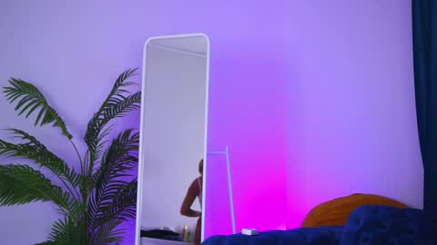 Snapshot of lovingblondie chatting on December 16, 4:45 am Nora online show from December 16, 4:45 am