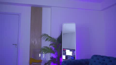 Snapshot of lovingblondie chatting on January 6, 4:36 am Nora online show from January 6, 4:36 am