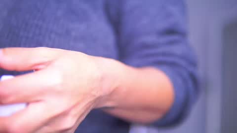 Snapshot of lovingblondie chatting on February 19, 4:34 am Nora online show from February 19, 4:34 am