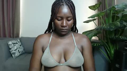 loyalcutie online show from January 8, 4:44 am