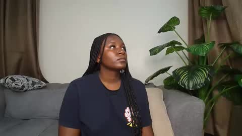 loyalcutie online show from February 18, 4:33 am