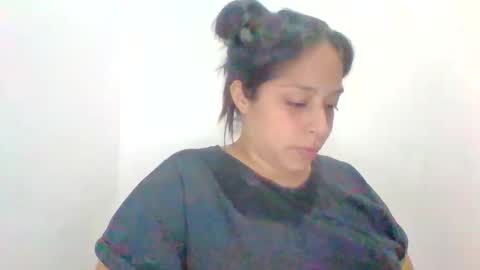 Lucy online show from November 25, 3:31 am