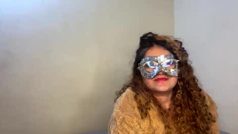 luana_winner online show from November 9, 4:30 am