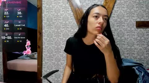 Snapshot of lucasymia_69 chatting on February 17, 12:16 pm MIA HOT online show from February 17, 12:16 pm